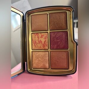 Hourglass Limited Edition Fox Palette